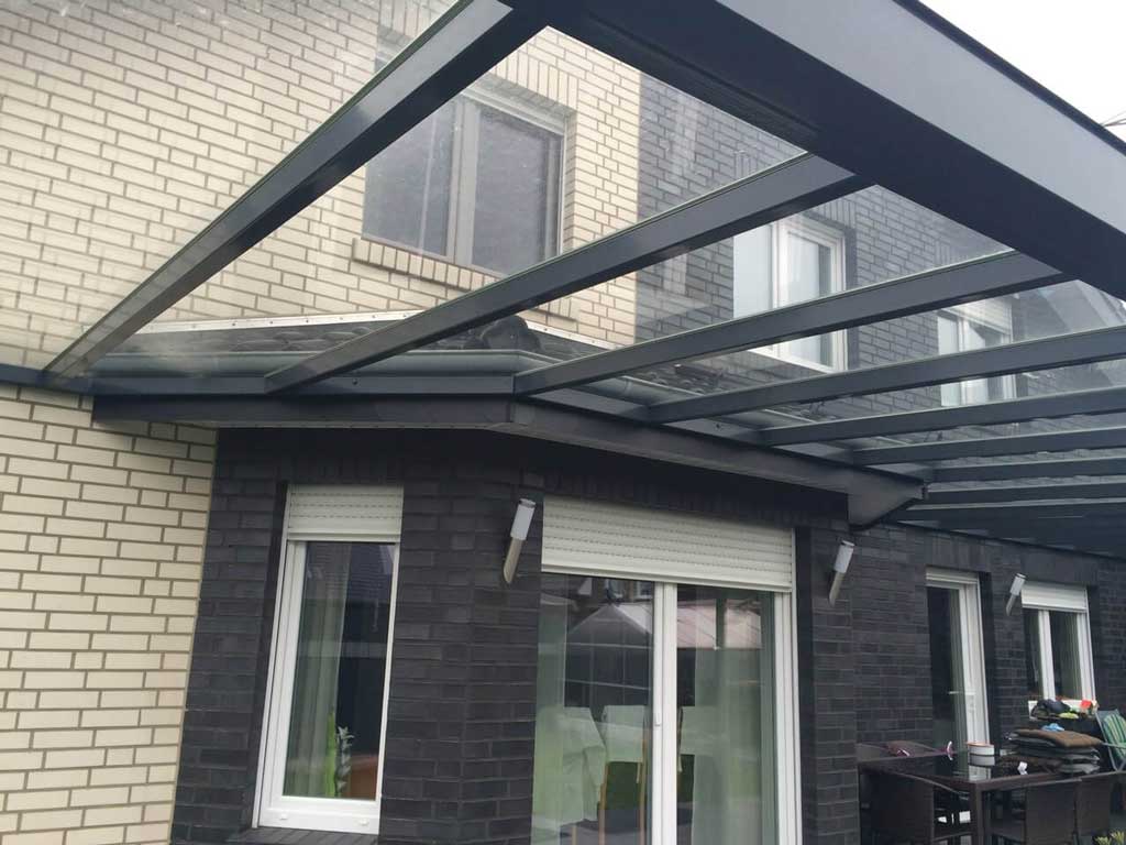 Terasse Glas und Metall